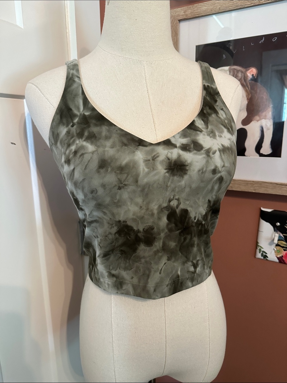 lululemon athletica Align Olive Tie-Dye V-Neck Crop 8 bra lined Tank - Picture 3 of 11